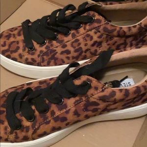 Steven Madden Leopard sneakers